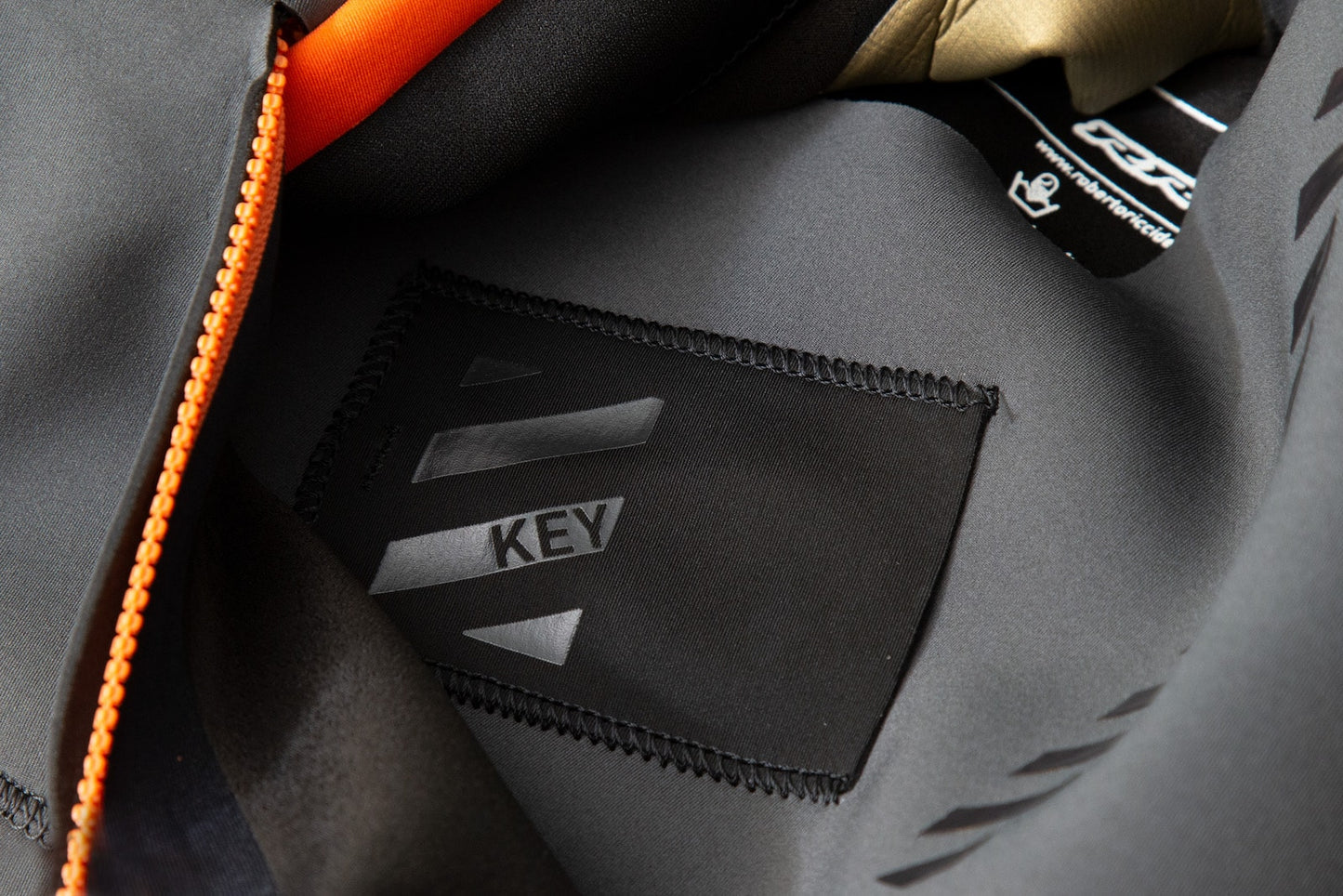CELSIUS CHEST ZIP 4/3
