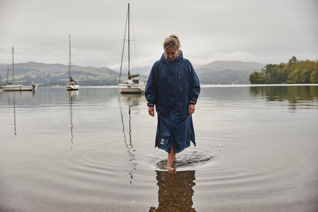 COPENHAGEN SURF SHOP RED PADDLE CO ORIGINAL PRO CHANGE ROBE EVO JAKKE (2022) NAVY (BLÅ) (RØD) LANGÆRMET OUTDOOR DRYROBE