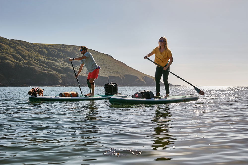 Copenhagen Surf Shop 2022 Red Paddle Co 13'2" VOYAGER TOURING MSL Oppustelig Stand Up Paddle SUP iSUP Board , Taske ATB Transformer Bag, Titan 2 Pumpe, Hybrid Tough Paddle & Leash