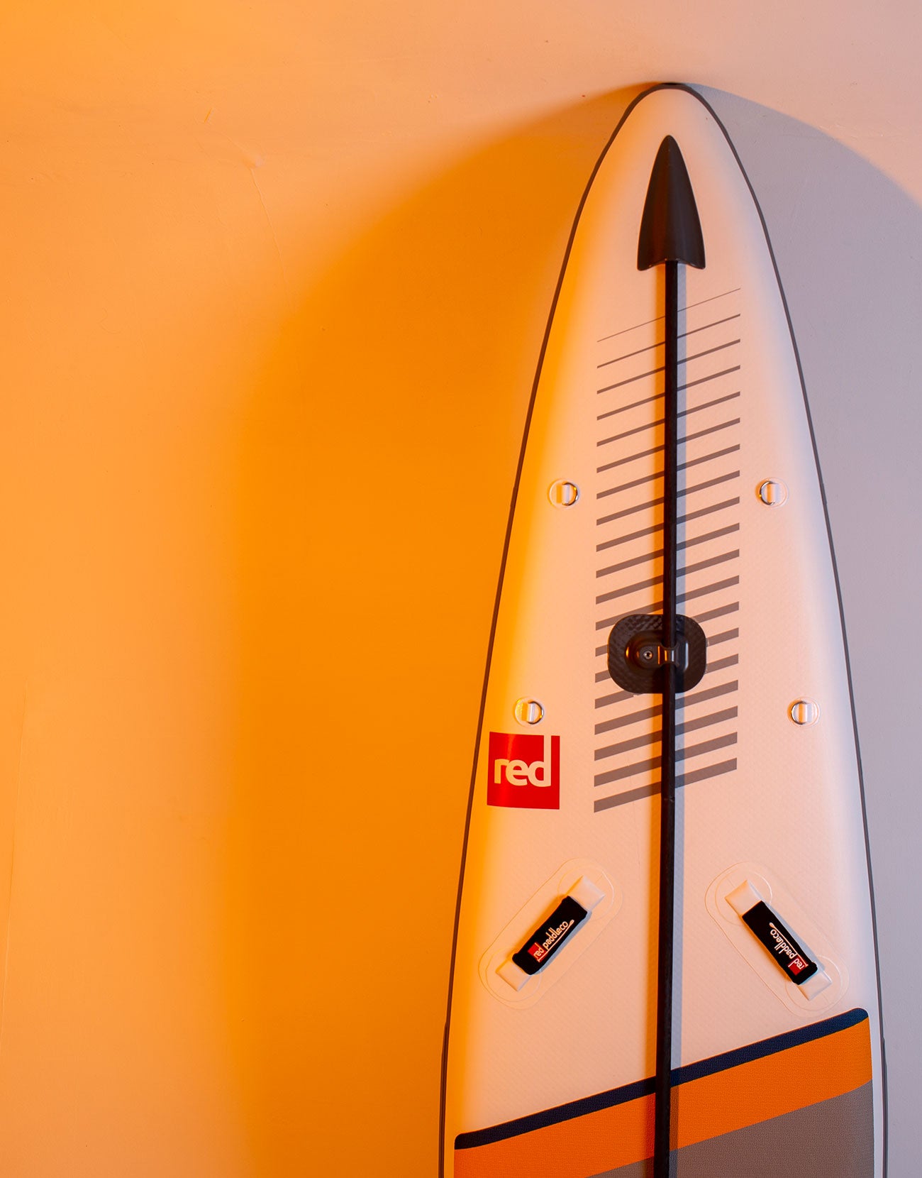 Copenhagen Surf Shop 2021 Red Paddle Co 12'6" X 28" ELITE RACING MSL Oppustelig Stand Up Paddle SUP iSUP Board , Taske, Titan 2 Pumpe, Carbon 50 Nylon Paddle & Leash